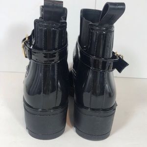 Black ankle rain booties with lug sole